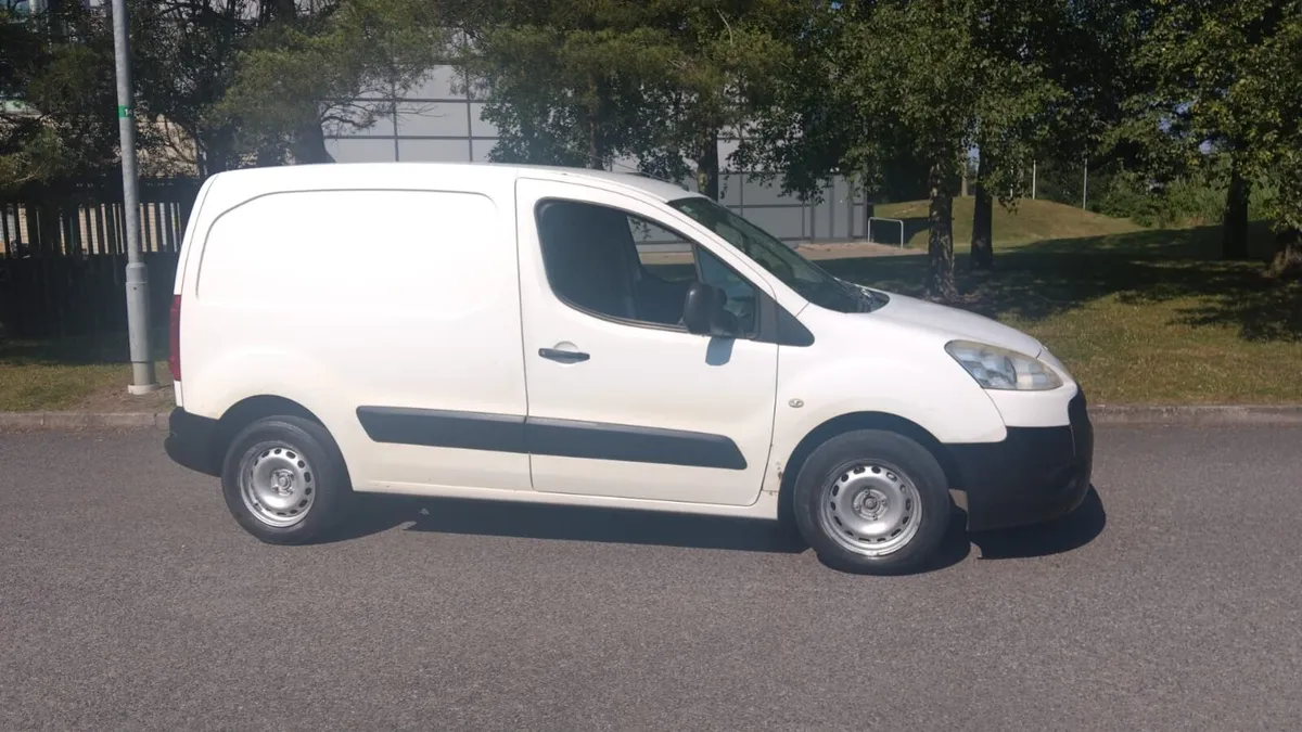 Peugeot Partner / Berlingo. Long CVRT & Tax. - Image 1