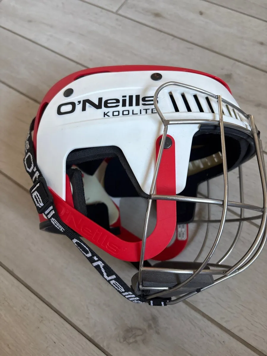 Hurling helmet - Image 2
