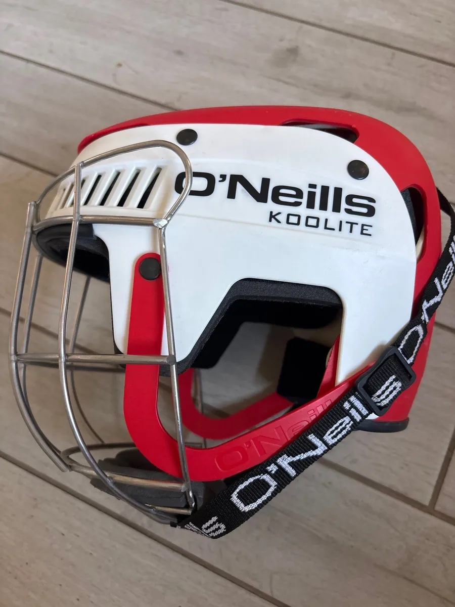Hurling helmet - Image 3