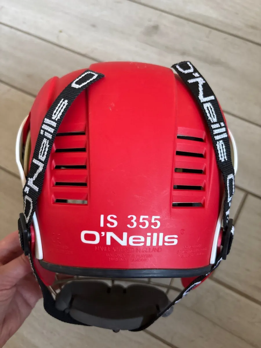 Hurling helmet - Image 4