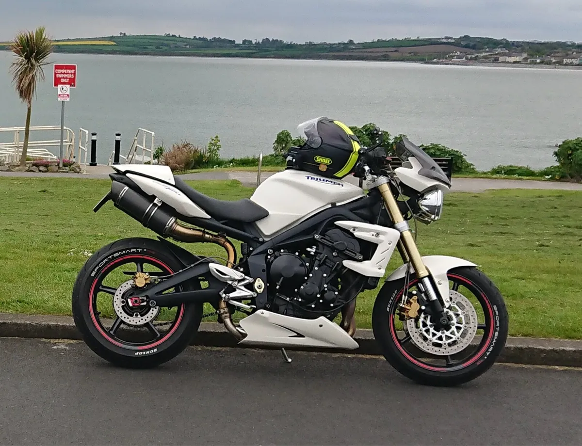 Triumph Street Triple 675 - Image 1
