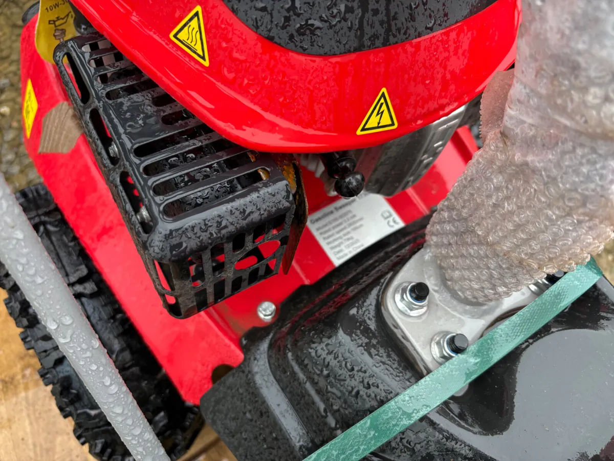 Petrol pedestrian sweeper - Image 4