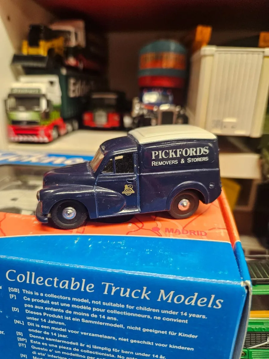Corgi Pickfords Morris Minor Van