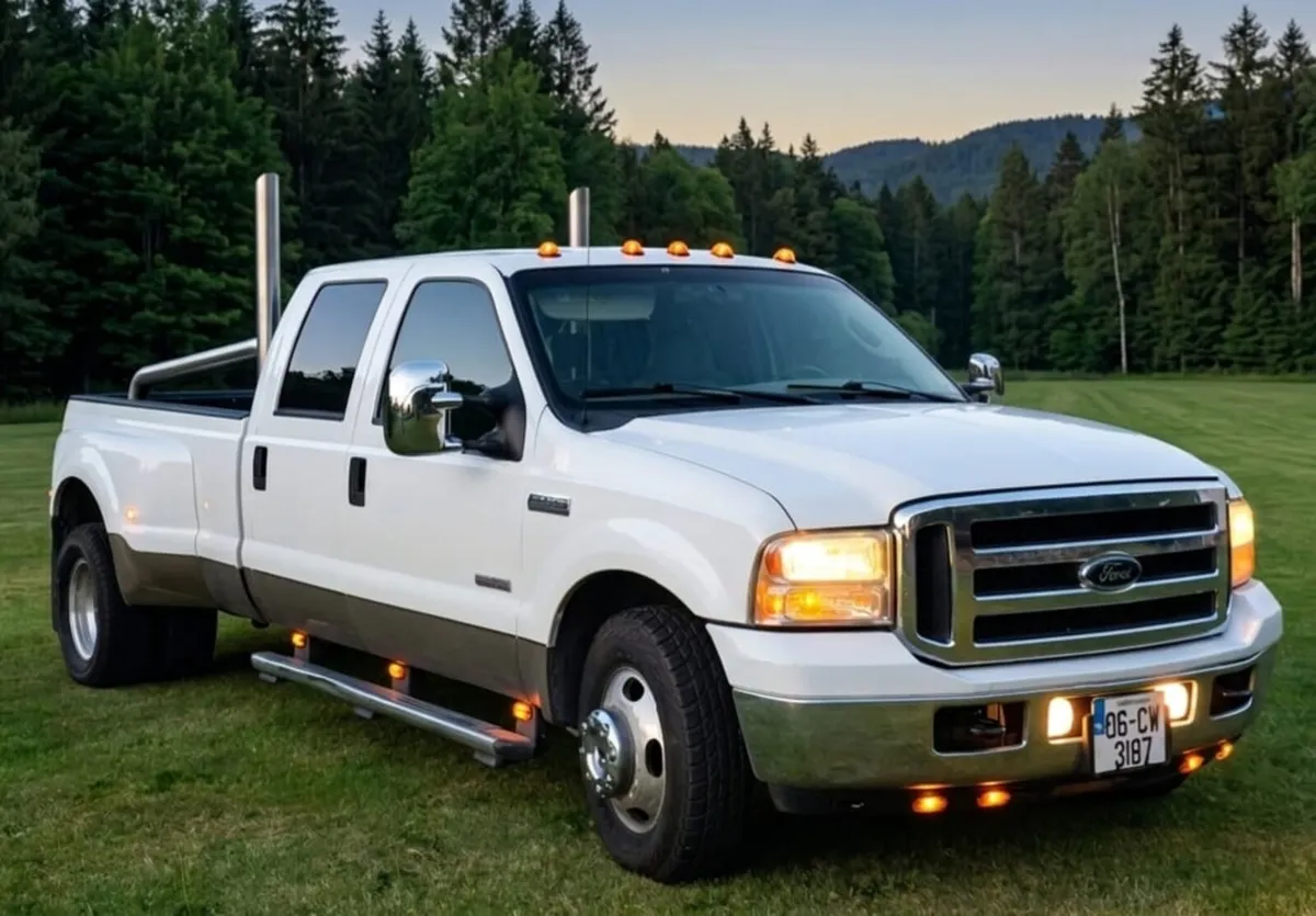 Ford F-350 Lariat Superduty American pickup - Image 3