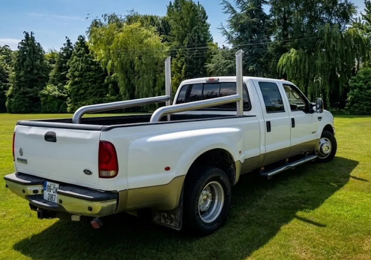 Ford F-350 Lariat Superduty American pickup - Image 4