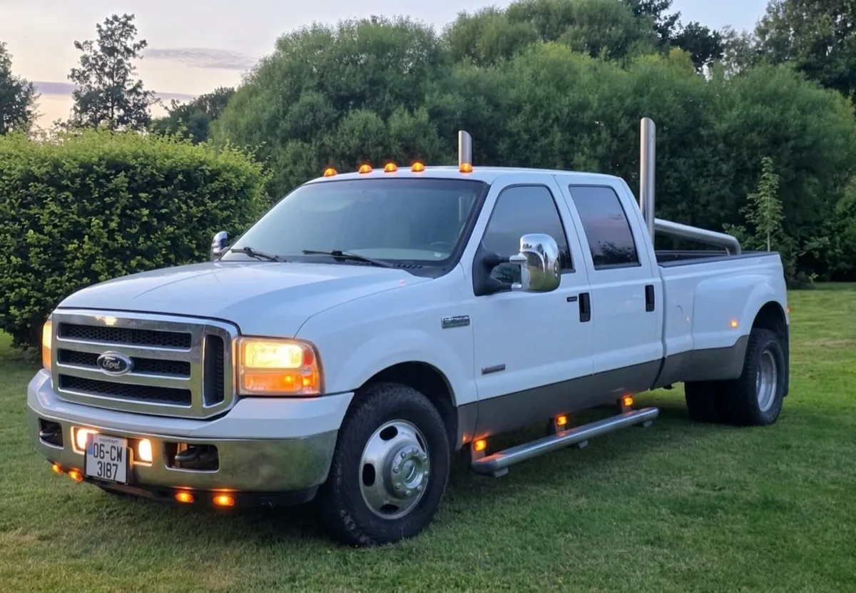 Ford F-350 Lariat Superduty American pickup - Image 1