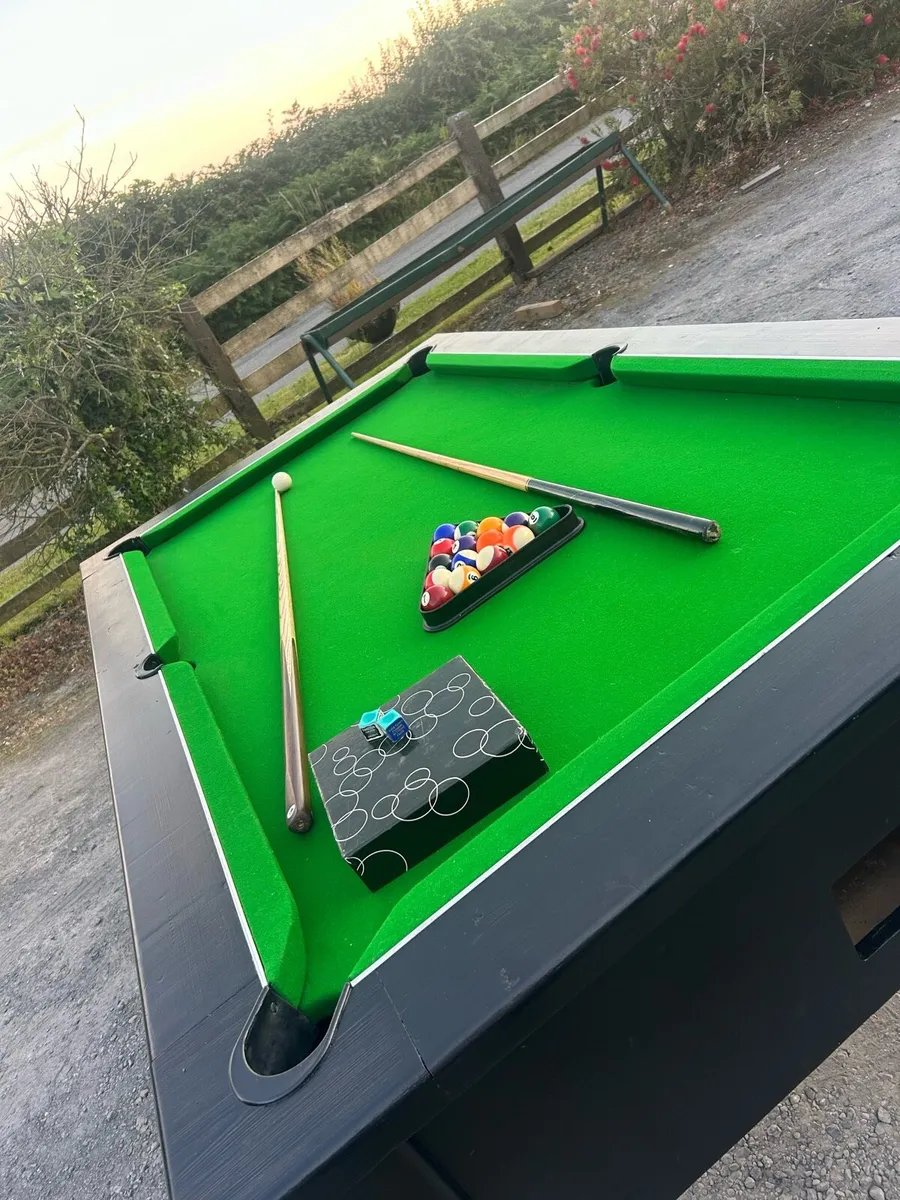 Pool table - Image 1