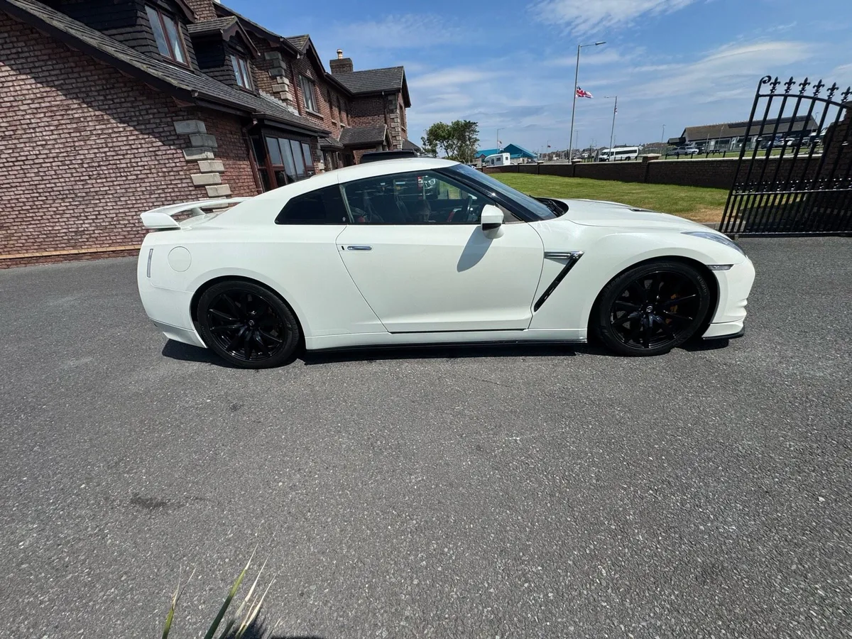 Nissan skyline r35 gtr - Image 4