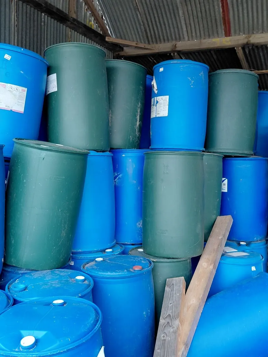 Blue barrels - Image 1