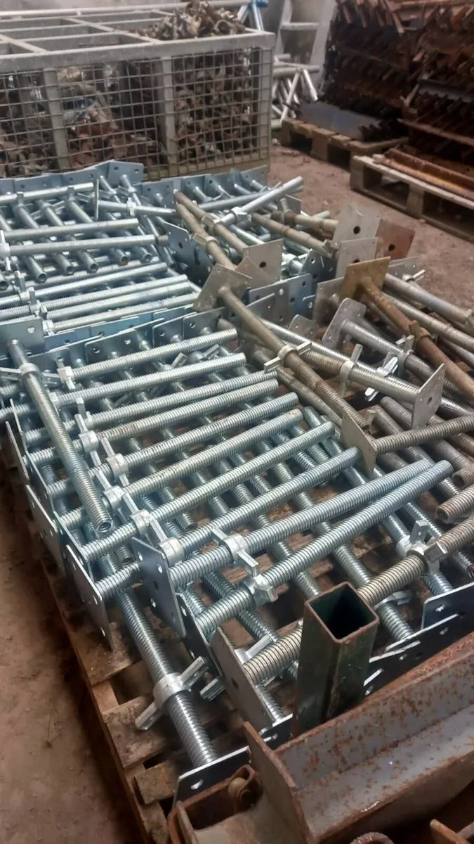 Large volume of Scaffolding - Image 2