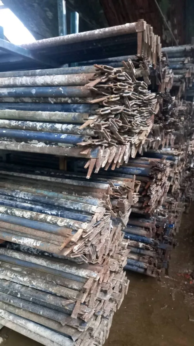 Large volume of Scaffolding - Image 4