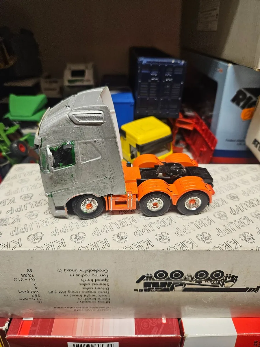 Corgi Volvo Tractor Unit - Image 2