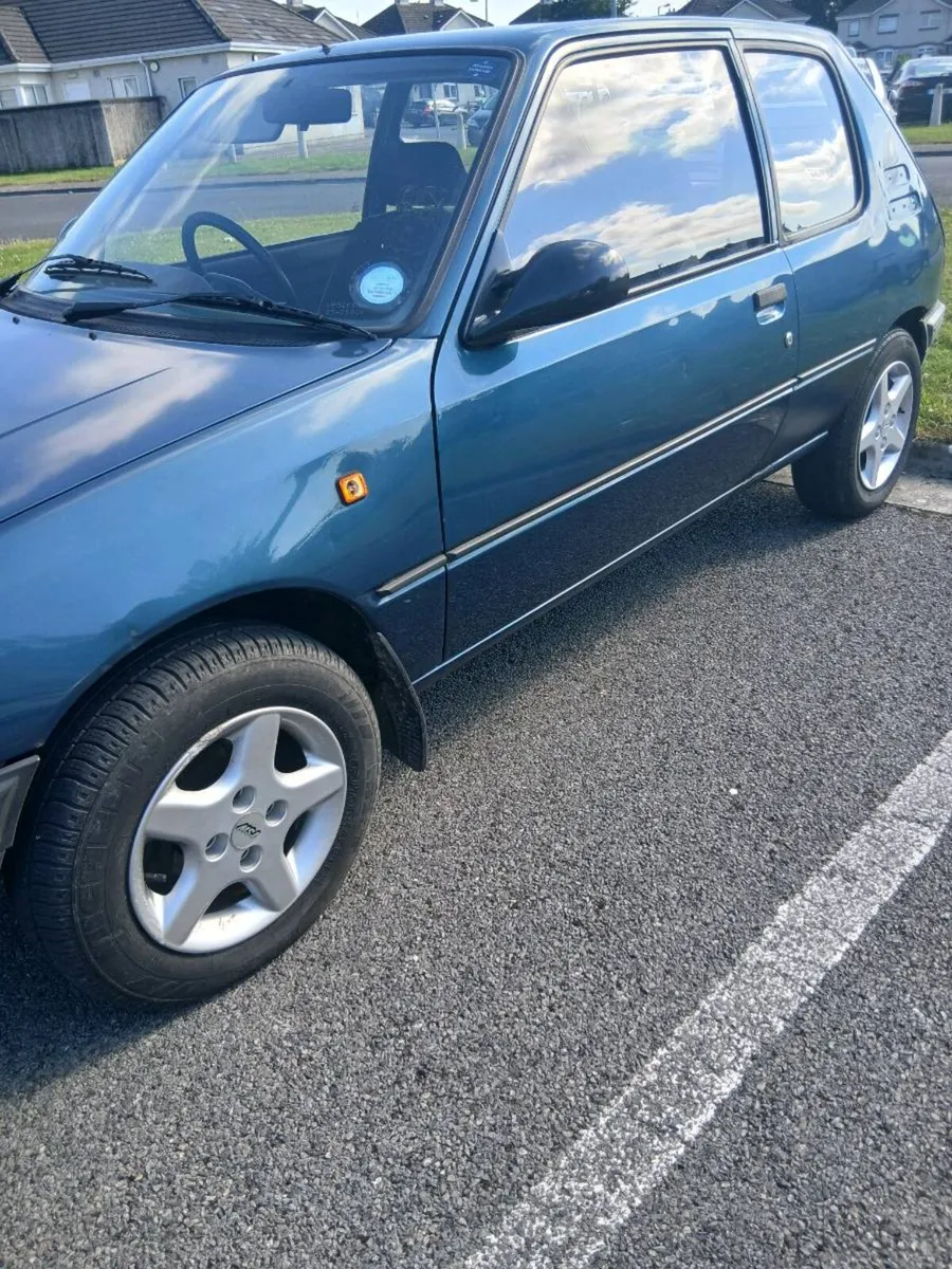 Peugeot 205 - Image 2