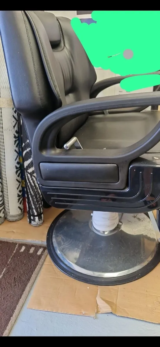 Barber chair - Image 1