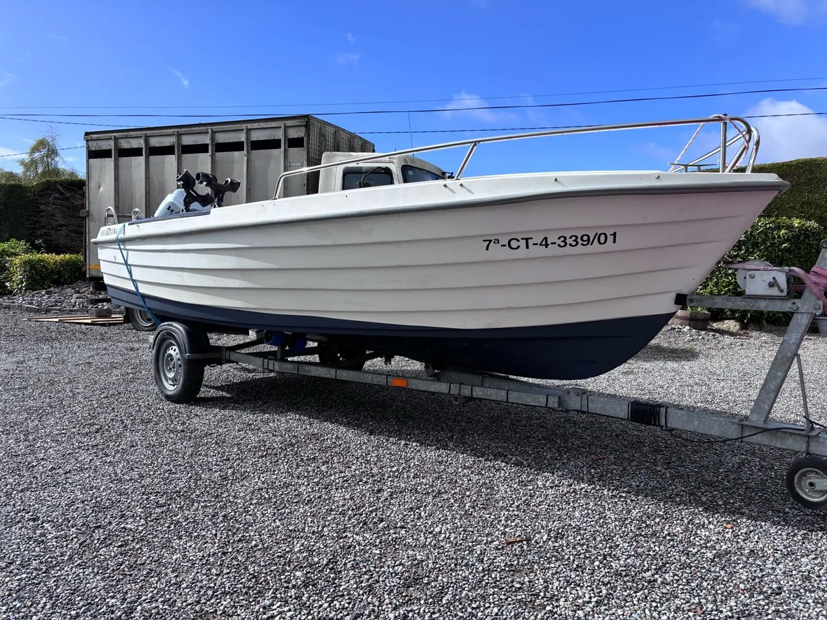 Fishing boat - Image 1