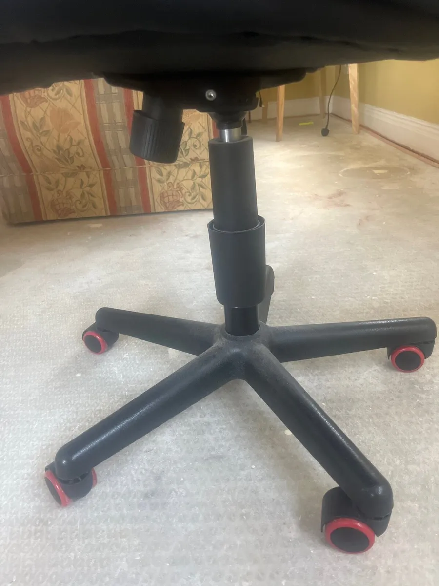 Gaming chair - Image 3