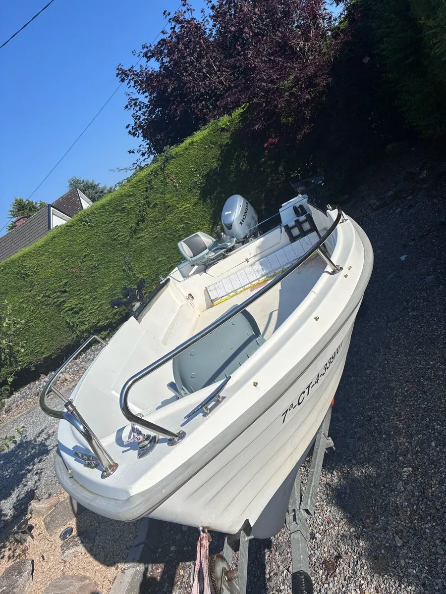 Fishing boat - Image 4