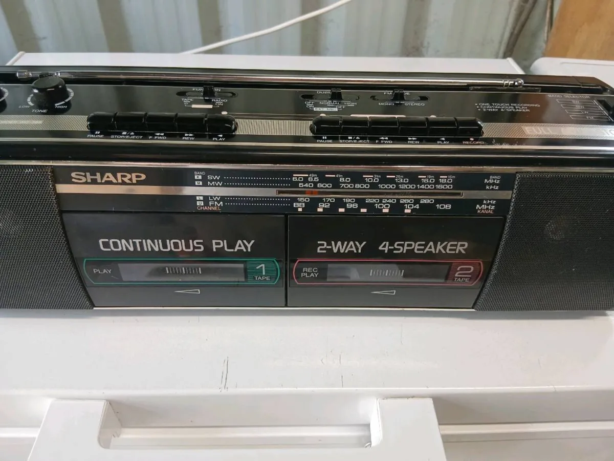 Retro sharp boombox - Image 4
