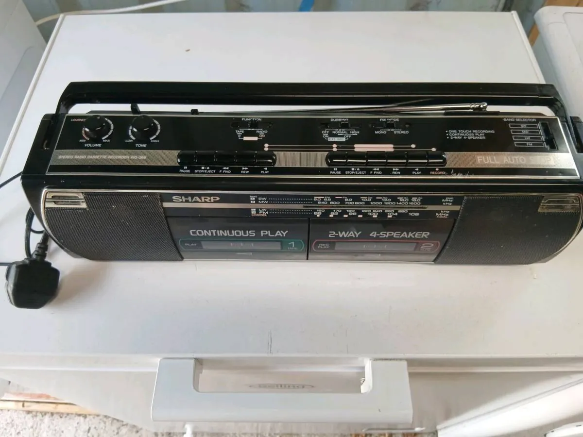 Retro sharp boombox - Image 1