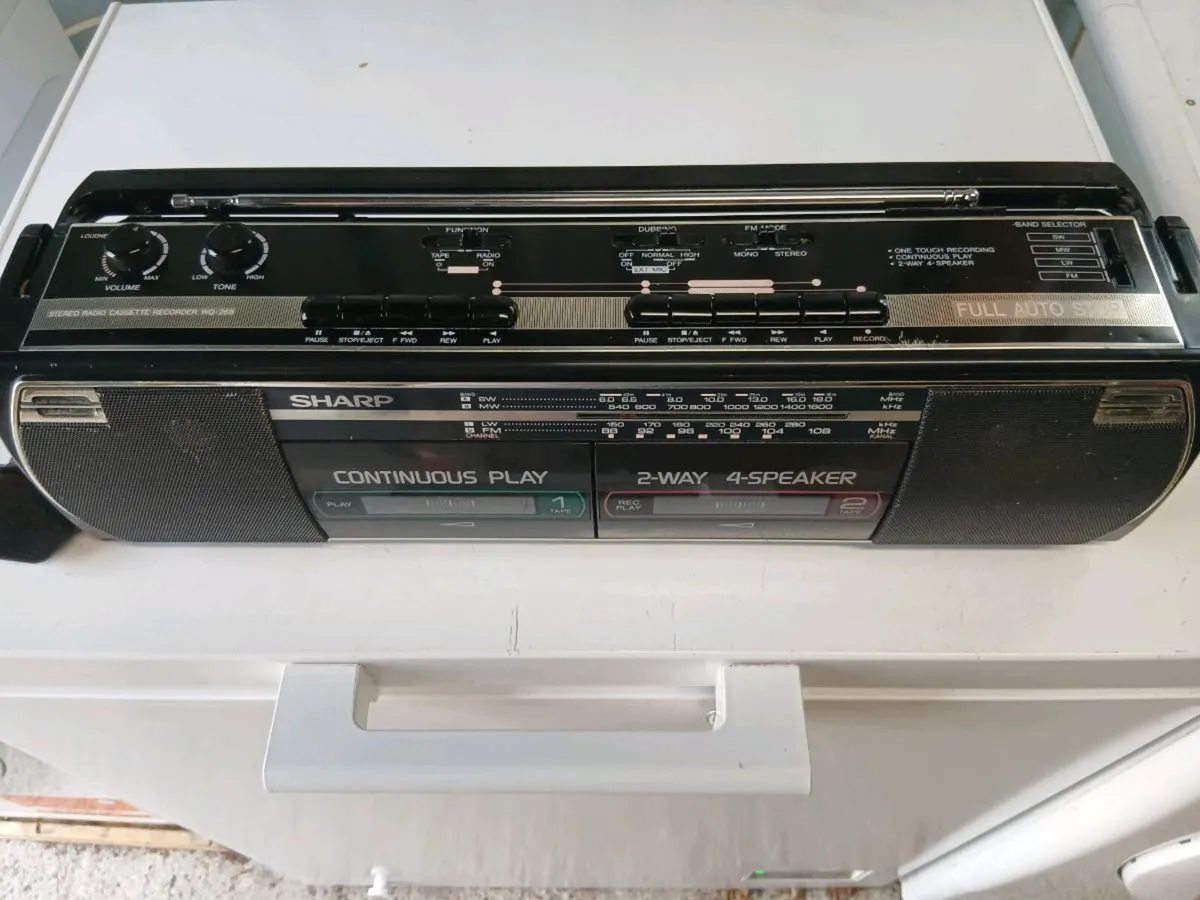 Retro sharp boombox - Image 3