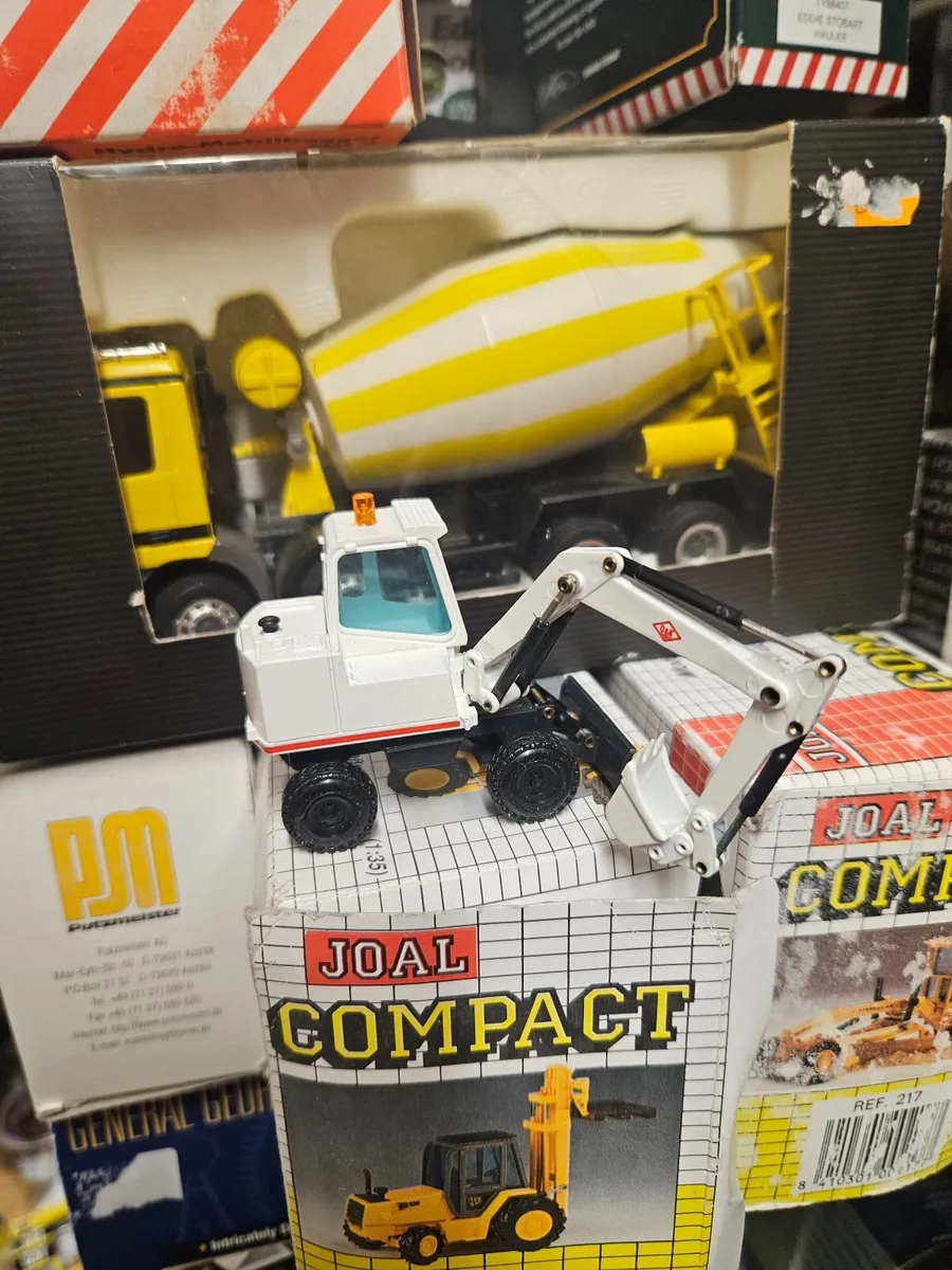 Corgi NZG Excavator - Image 2
