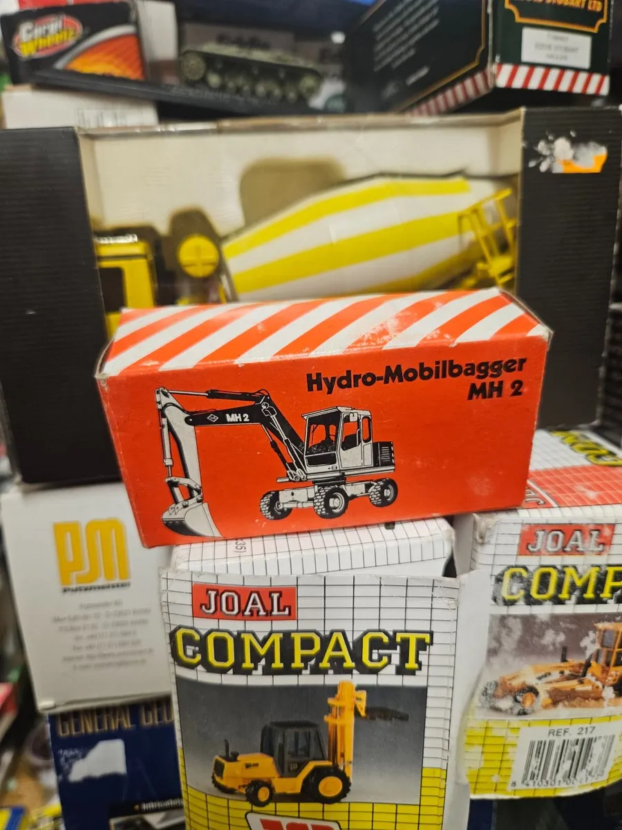 Corgi NZG Excavator - Image 1