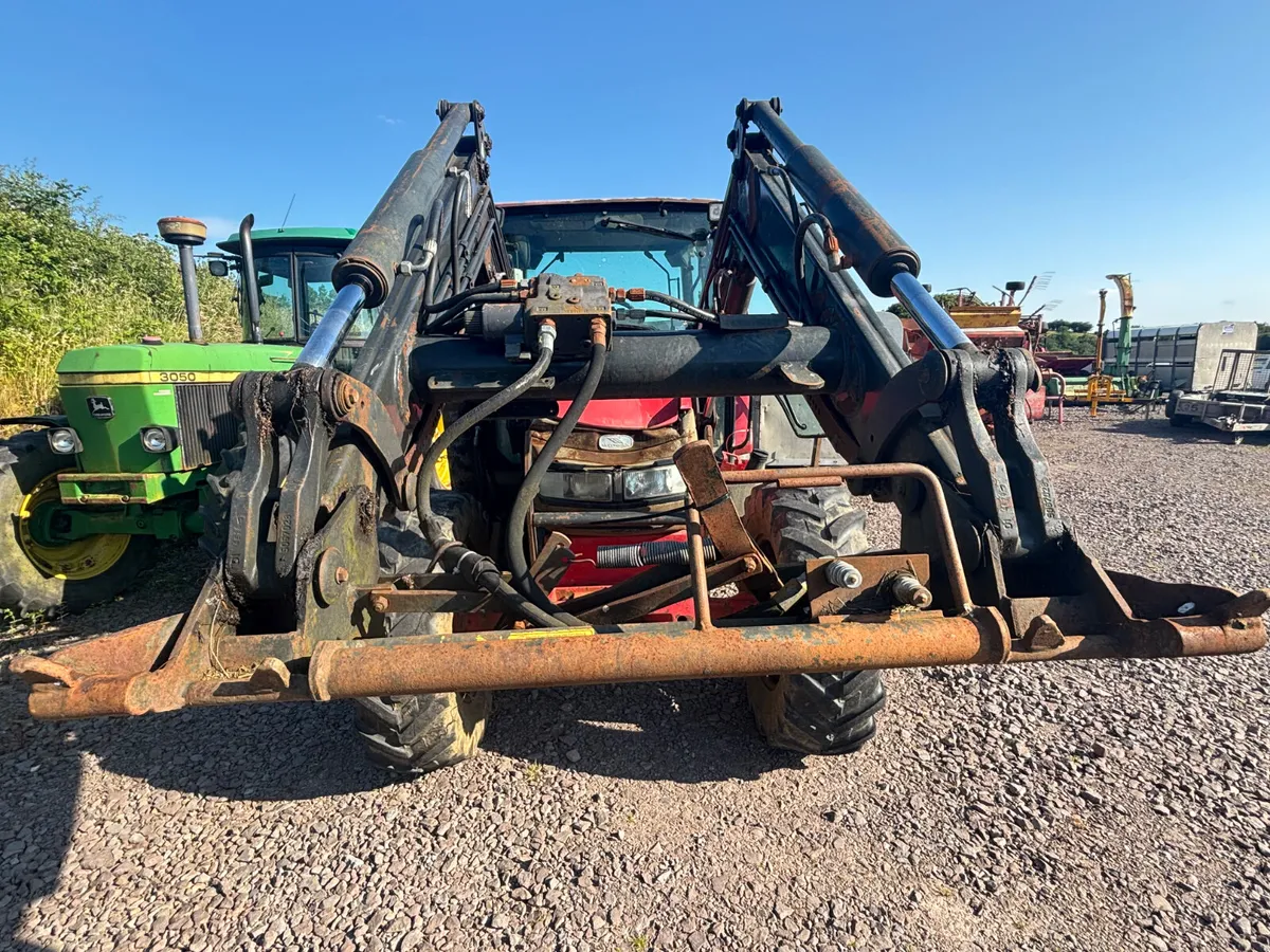 Quicke q940 loader - Image 4