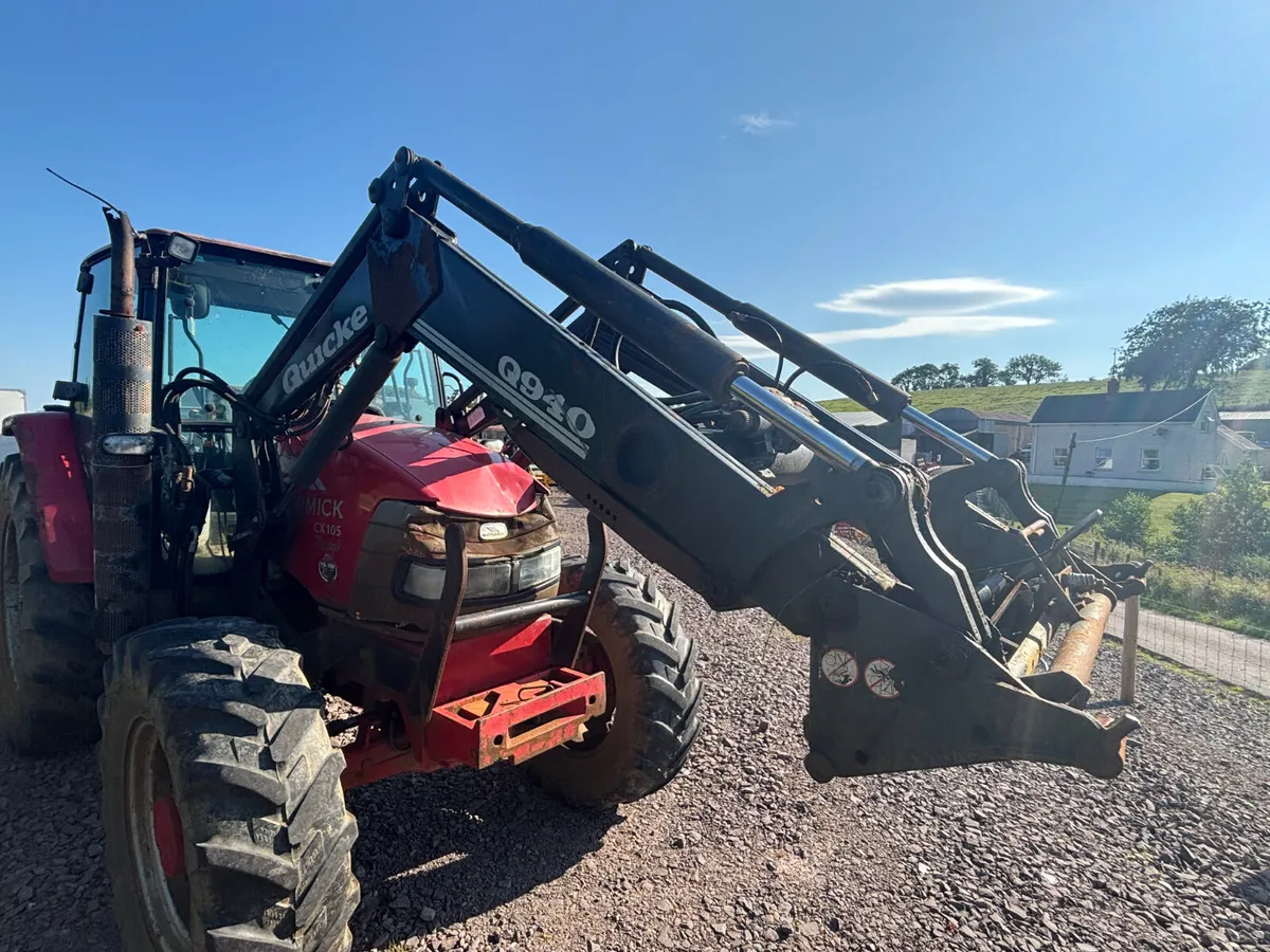 Quicke q940 loader - Image 3