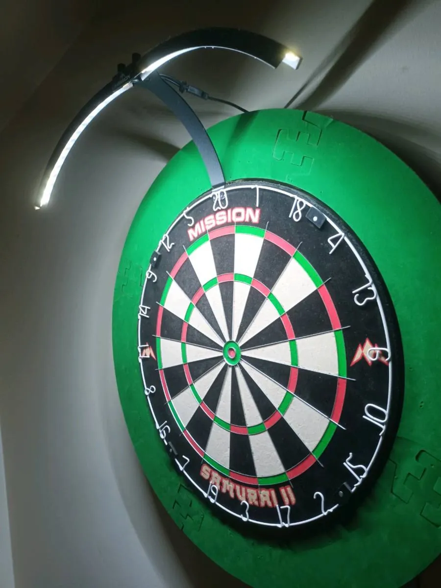 dart board and light,outer ring,3darts,tripod - Image 3