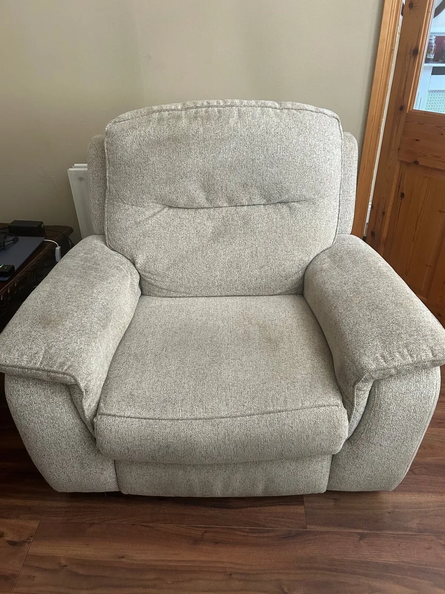 Fully  electric reclining chair - Image 3