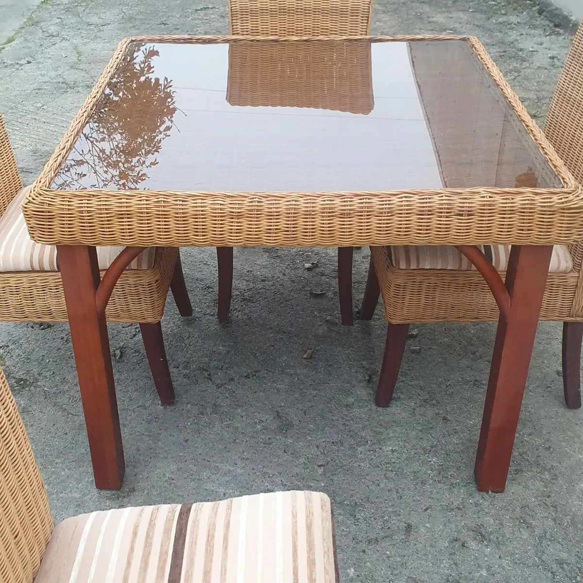 NEW TABLE AND FOUR CHAIRS - Image 4