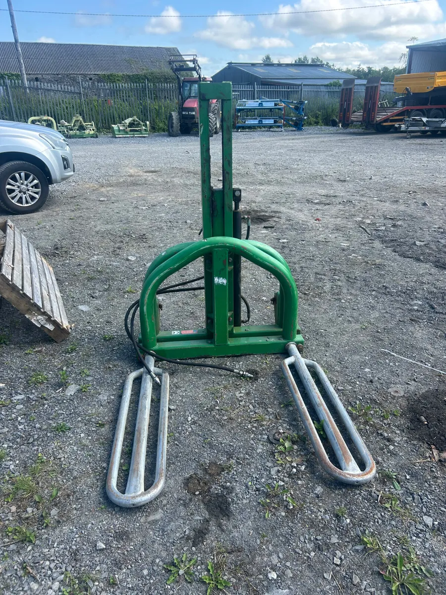 Cashel pick and stack bale handler - Image 3