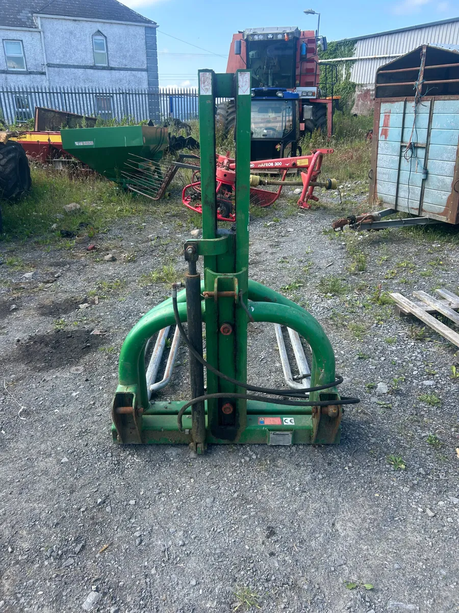 Cashel pick and stack bale handler - Image 2