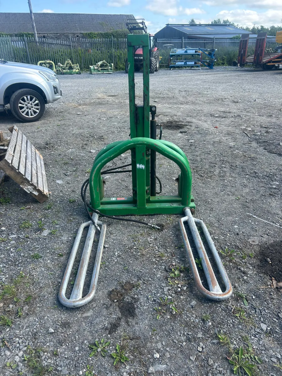 Cashel pick and stack bale handler - Image 1