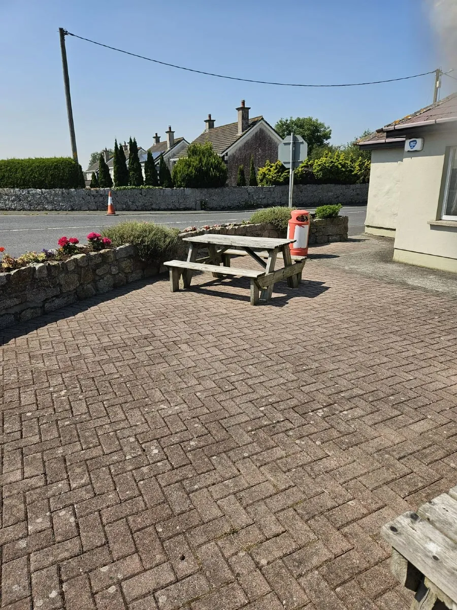 Outside Seating  + Pouring table - Image 2