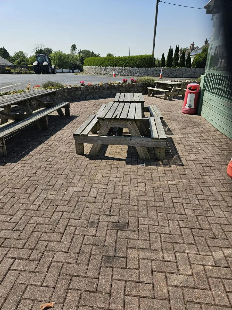 Outside Seating  + Pouring table - Image 4