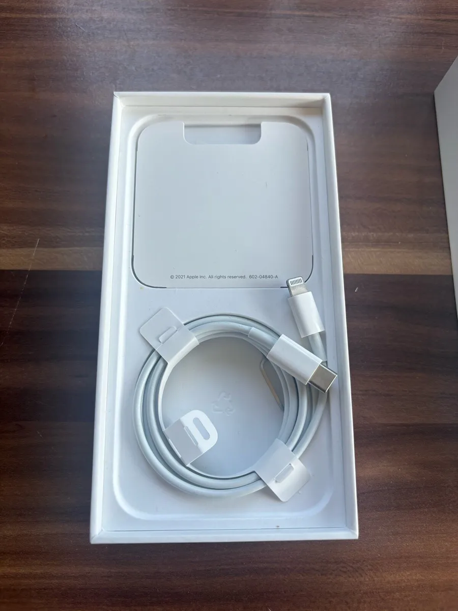 iPhone 13 - Image 3