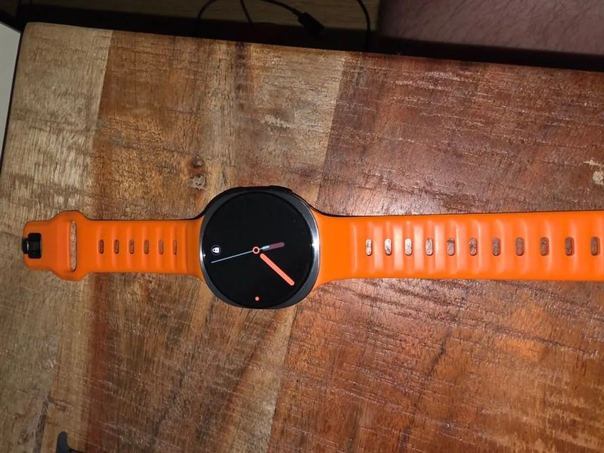 Galaxy Watch8 LTE 44mm with eSIM / 4G support. Only 5 months old, receipt and warranty included. - Image 4