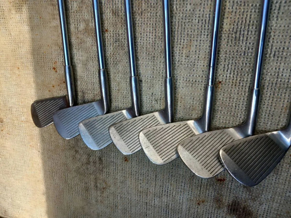 Dunlop golf irons.  Right handed clubs - Image 3