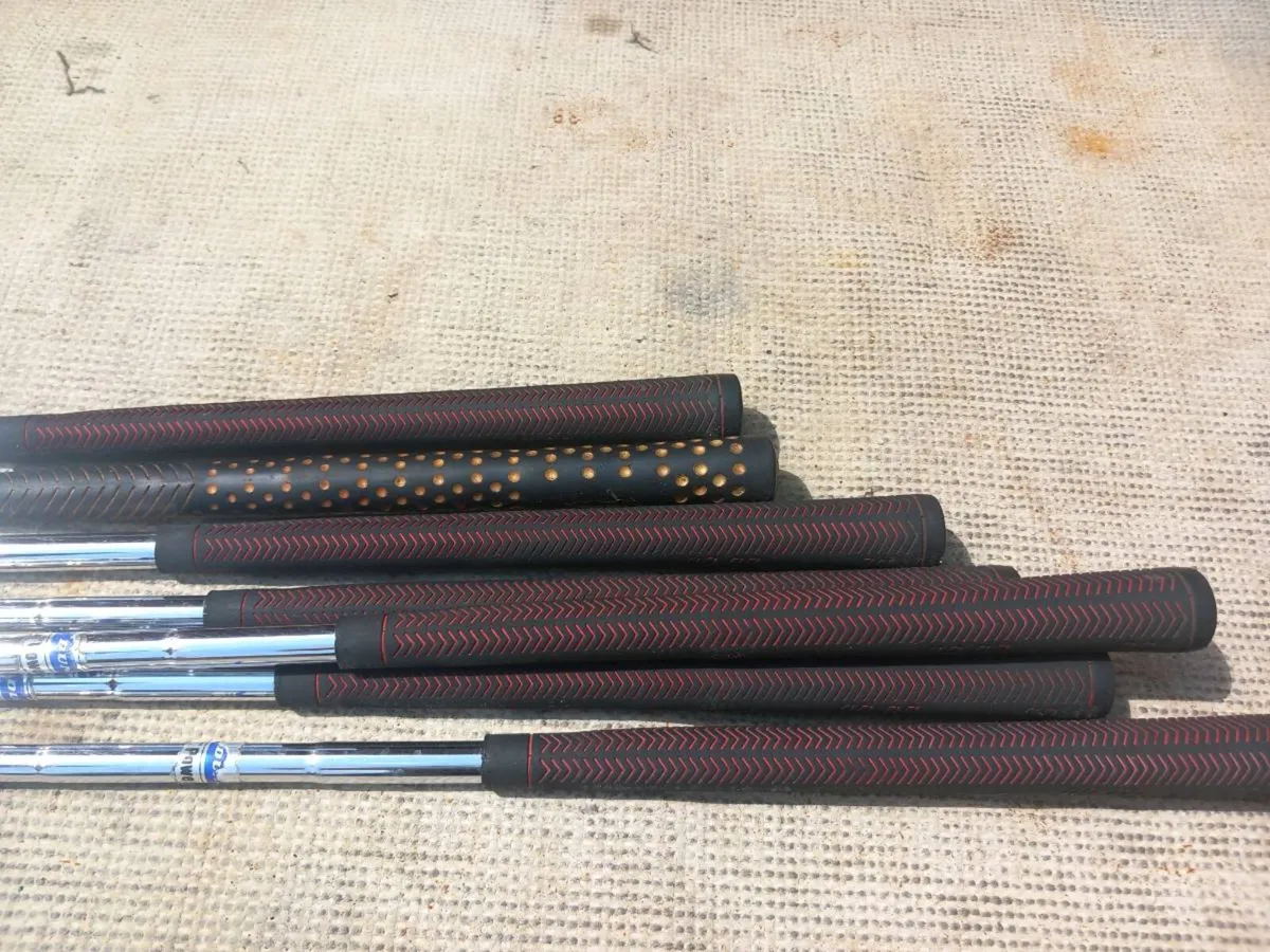 Dunlop golf irons.  Right handed clubs - Image 4