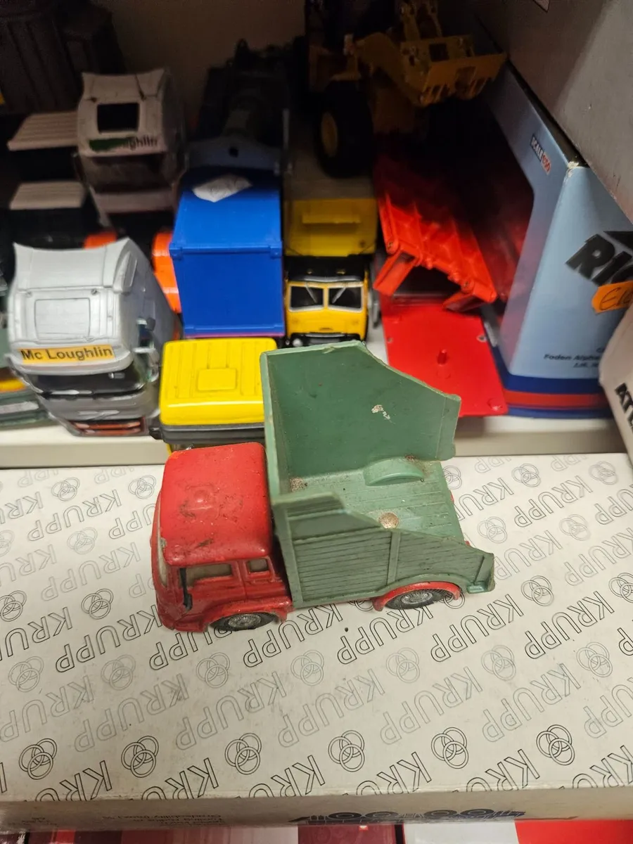 Corgi Chipperfields Circus Truck - Image 1
