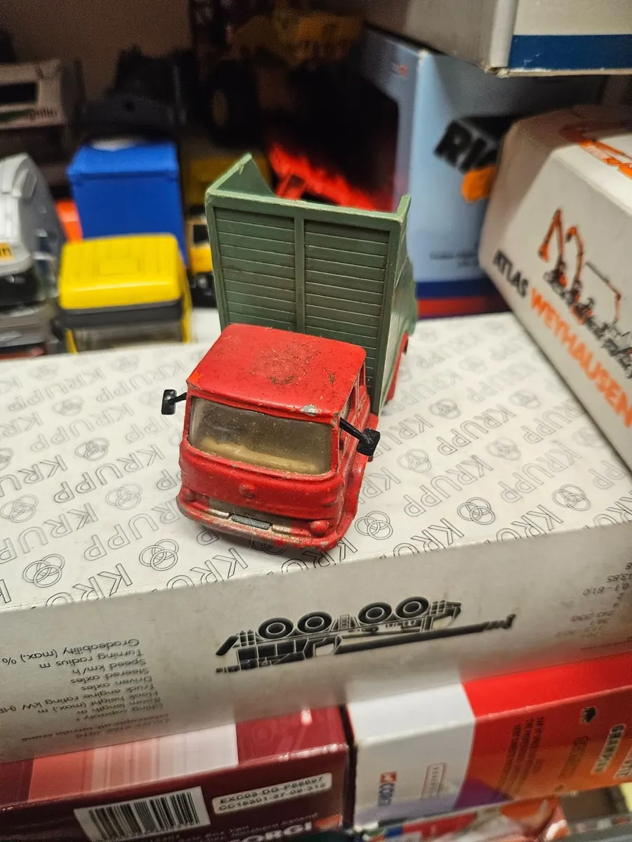 Corgi Chipperfields Circus Truck - Image 3