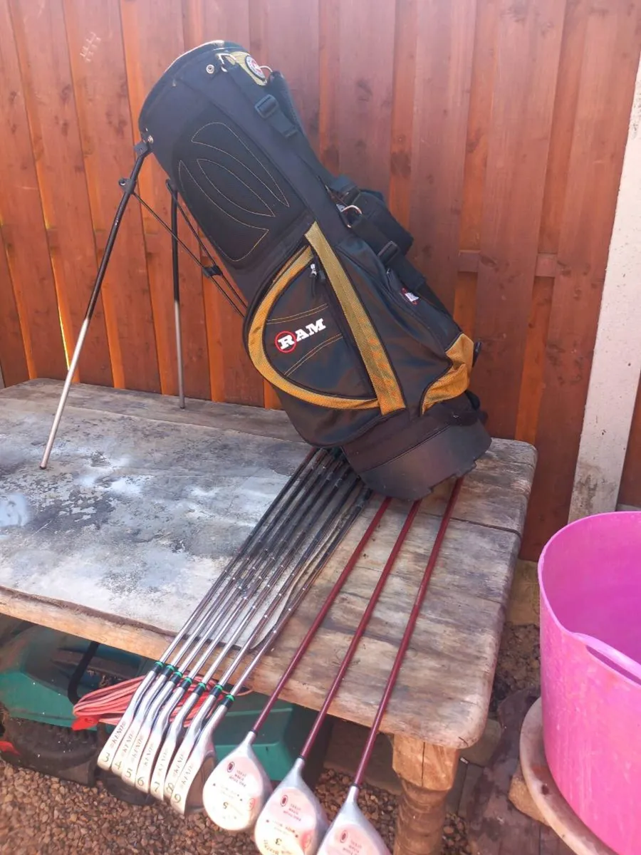 Women's Golf clubs and bag with stand - Image 4