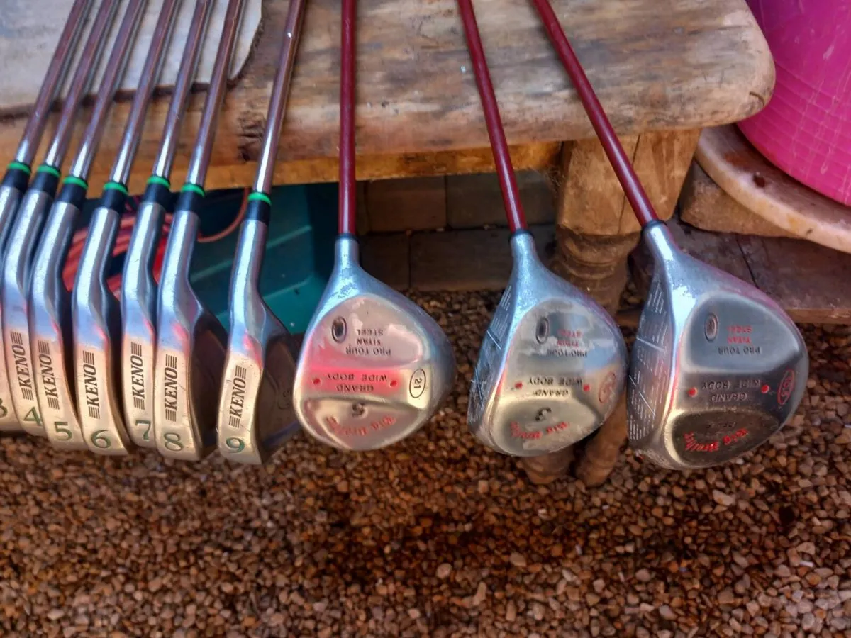 Women's Golf clubs and bag with stand - Image 3