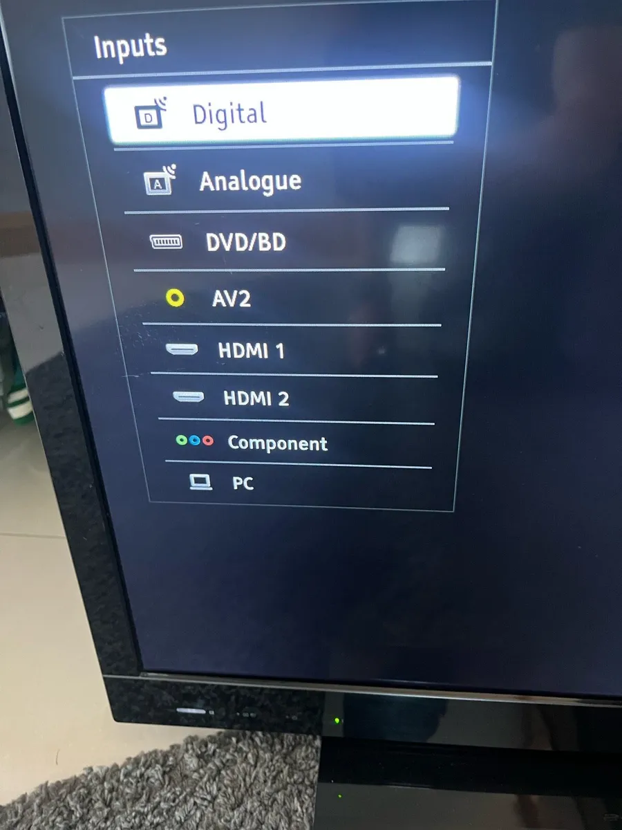 Sony 32” LCD tv - Image 4