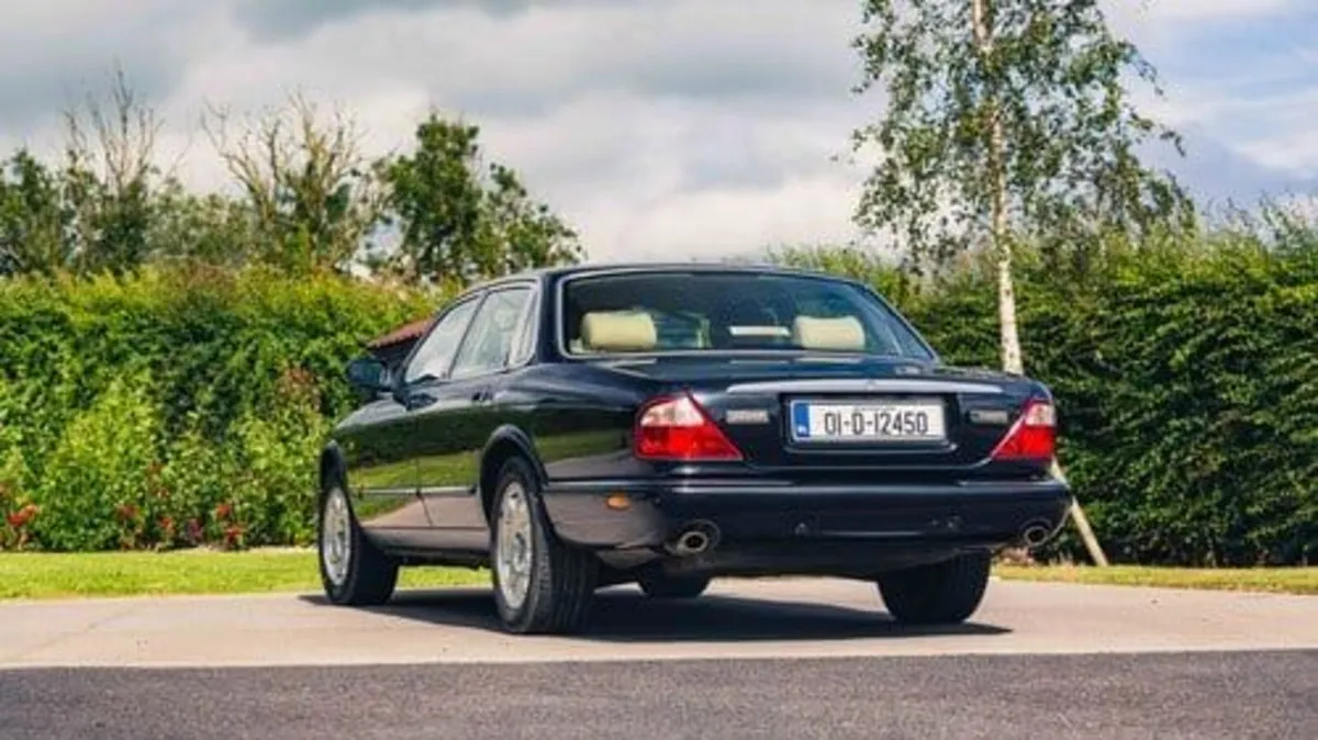 Jaguar XJ 2001 - Image 4