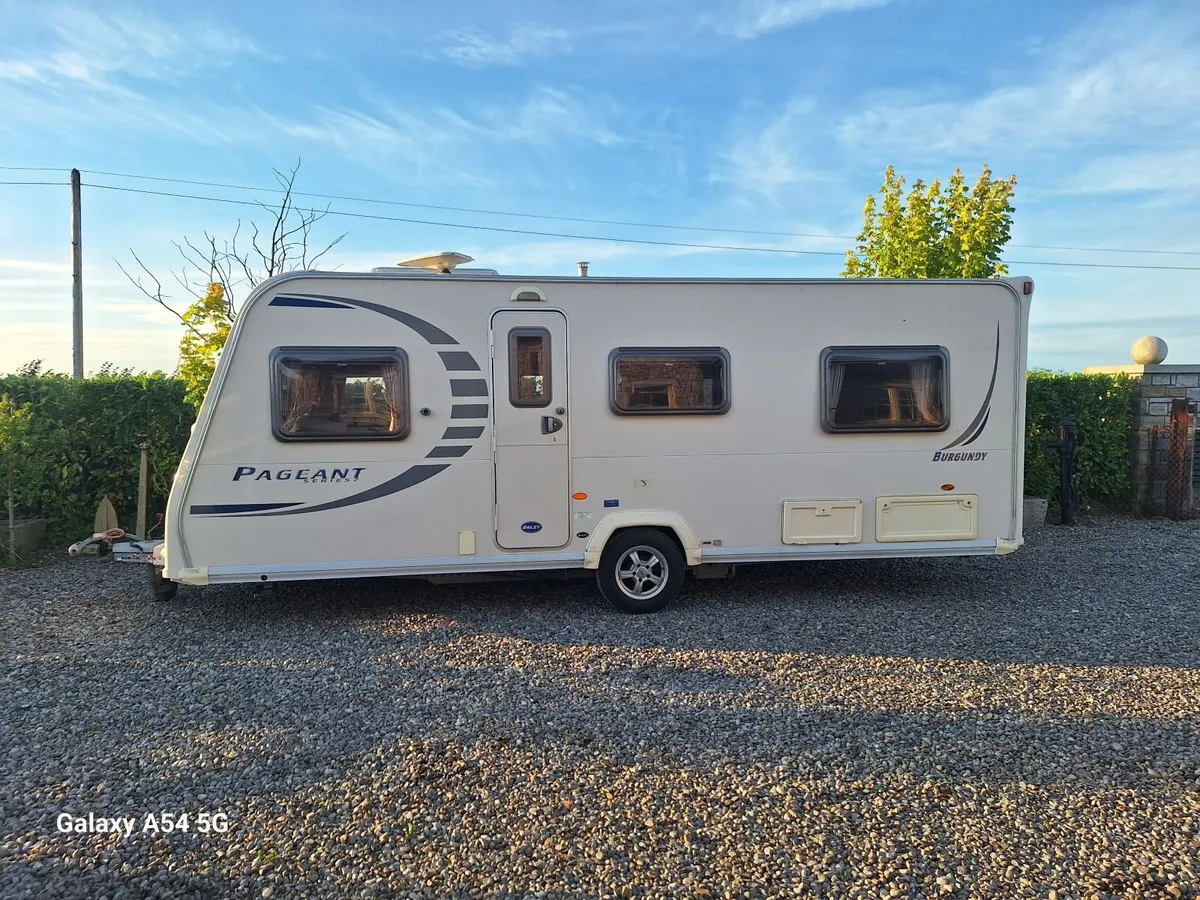 Bailey Pageant Series 7 Fixed Bed - Image 2