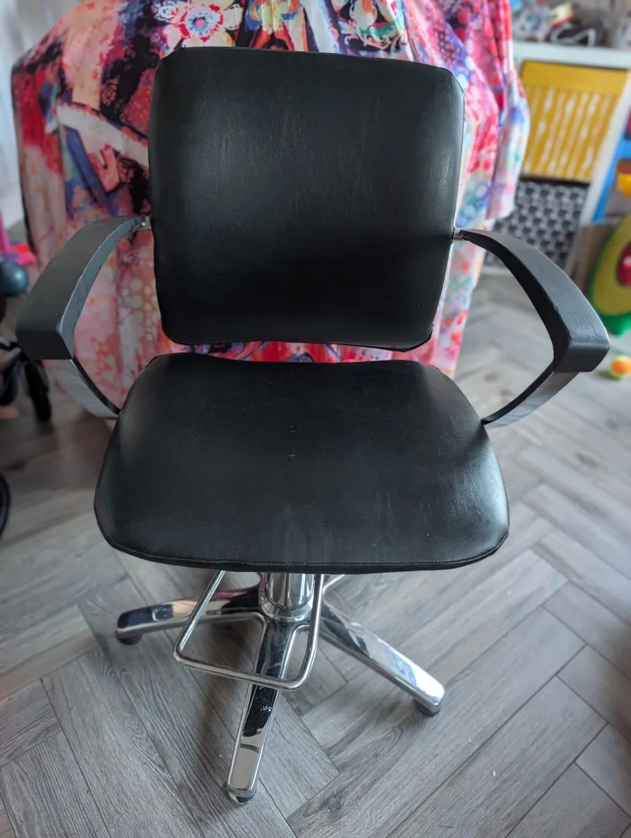 Hairdressing Chair - Image 1