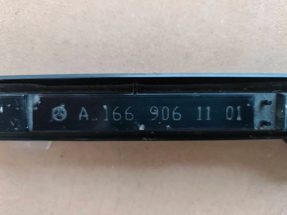 Mercedes entrance/step lights left side - Image 3