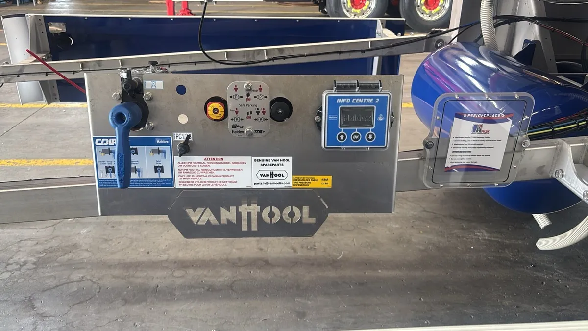 Vanhool milk/water tanker - Image 4